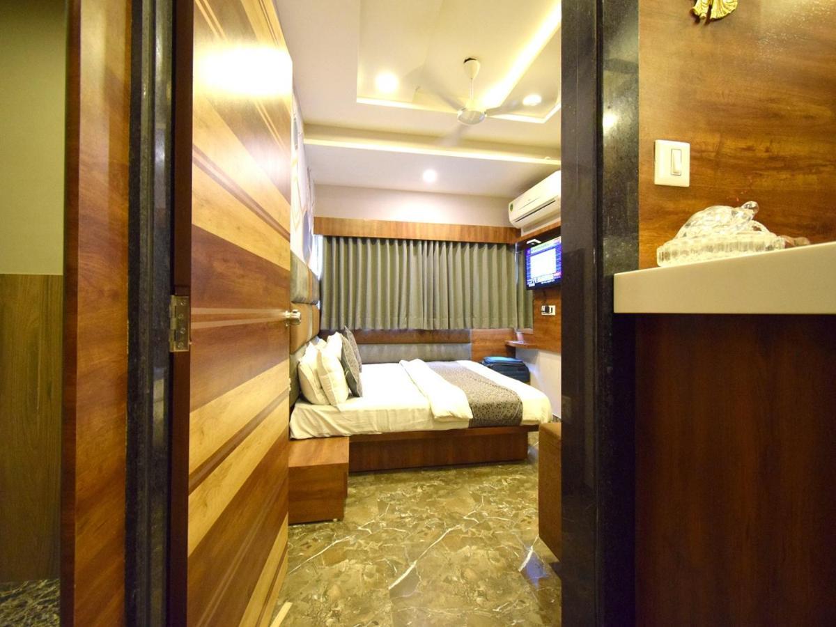 Hotel Lake Palace Ahmedabad Exterior photo