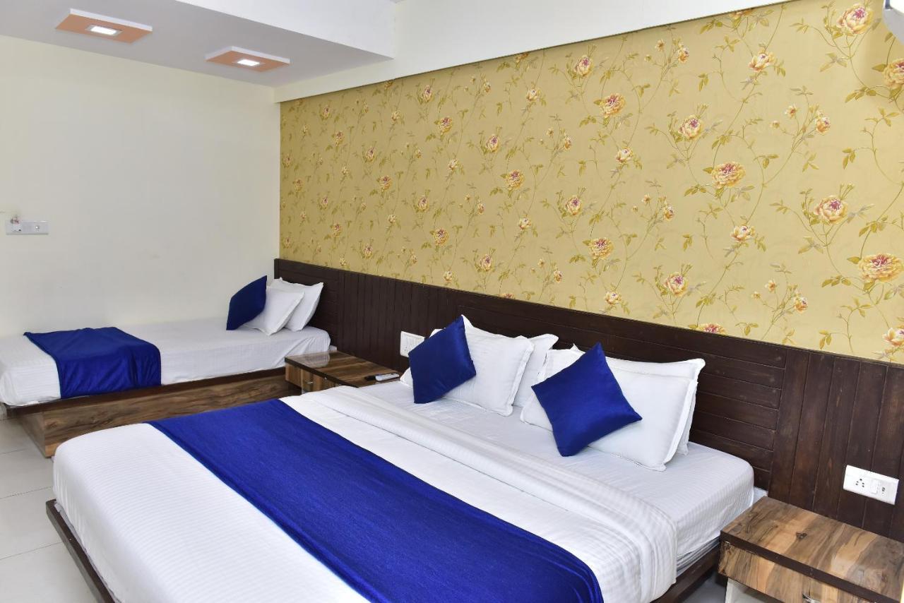 Hotel Lake Palace Ahmedabad Exterior photo
