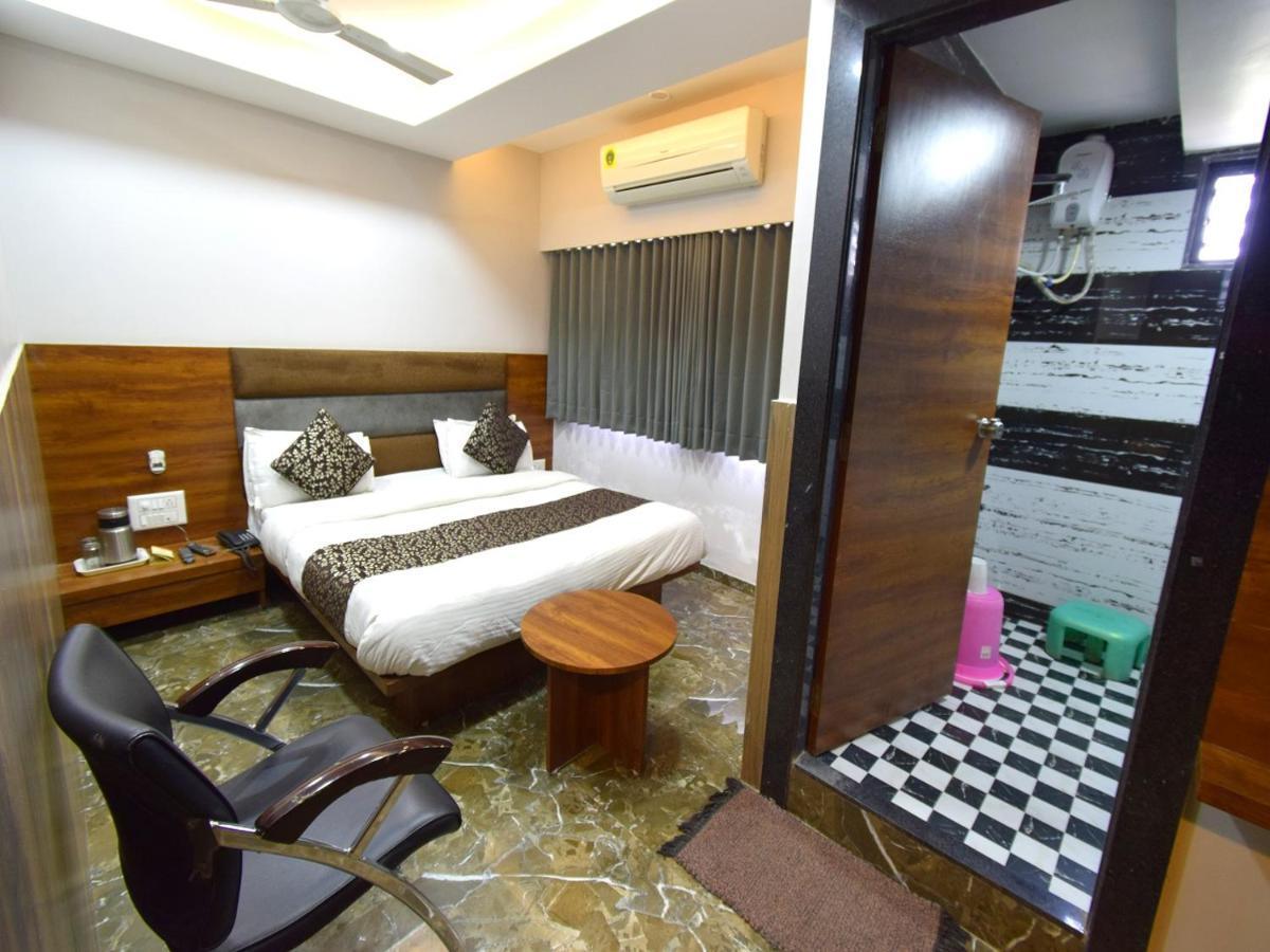 Hotel Lake Palace Ahmedabad Exterior photo