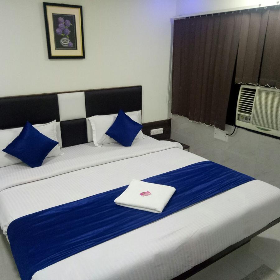 Hotel Lake Palace Ahmedabad Exterior photo