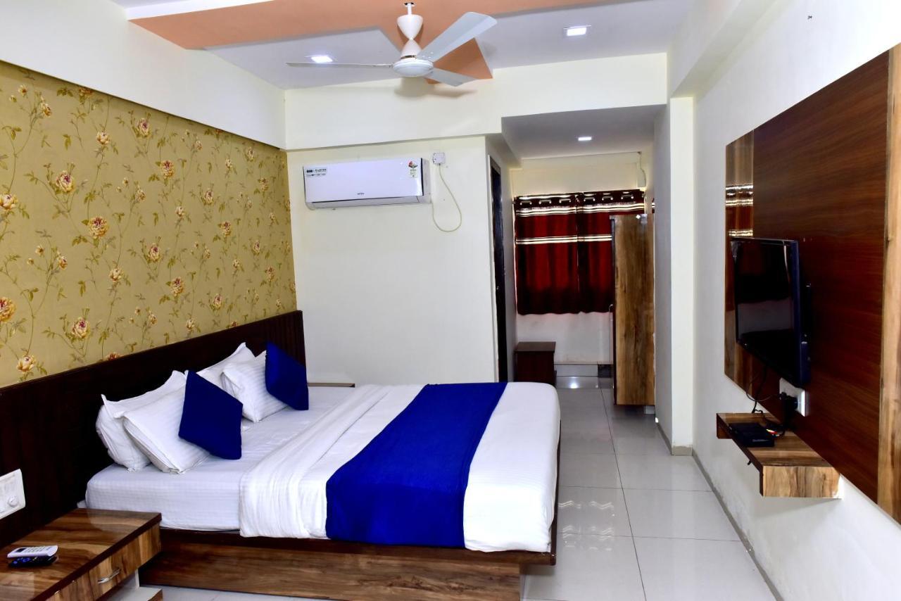 Hotel Lake Palace Ahmedabad Exterior photo